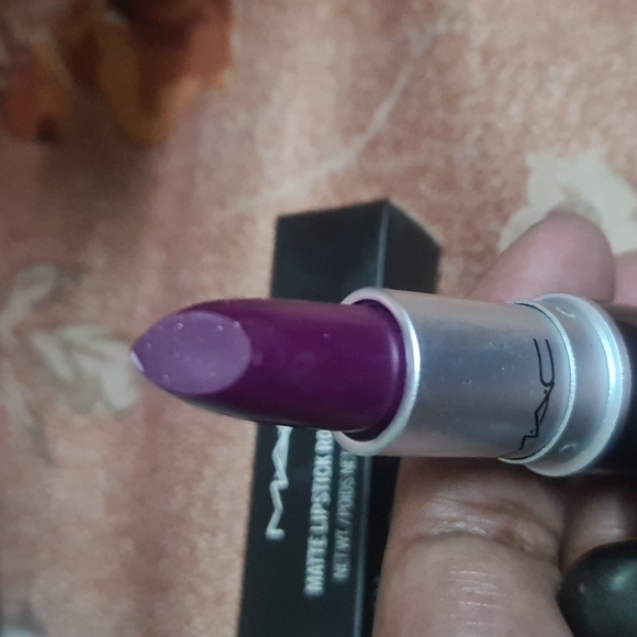 M.A.C Matte Lipstick - Heroine 3g - Picture 3 of 3